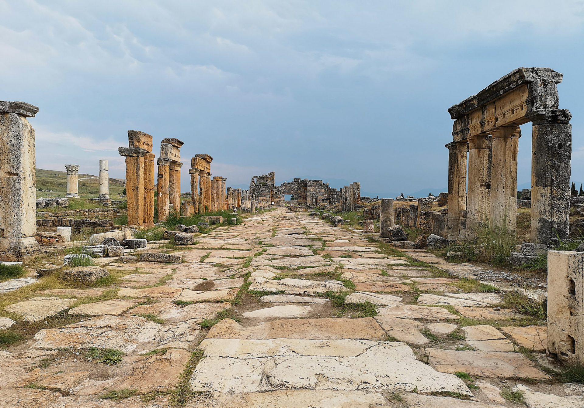 Ruiny starożytnego miasta Hierapolis