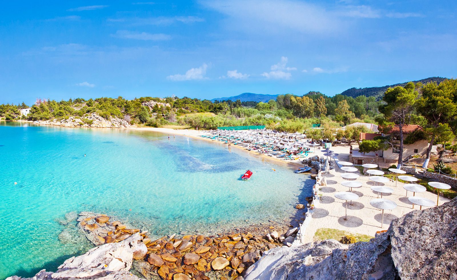 Piękna plaża Thalgo, półwysep Sithonia, Chalkidiki, Grecja