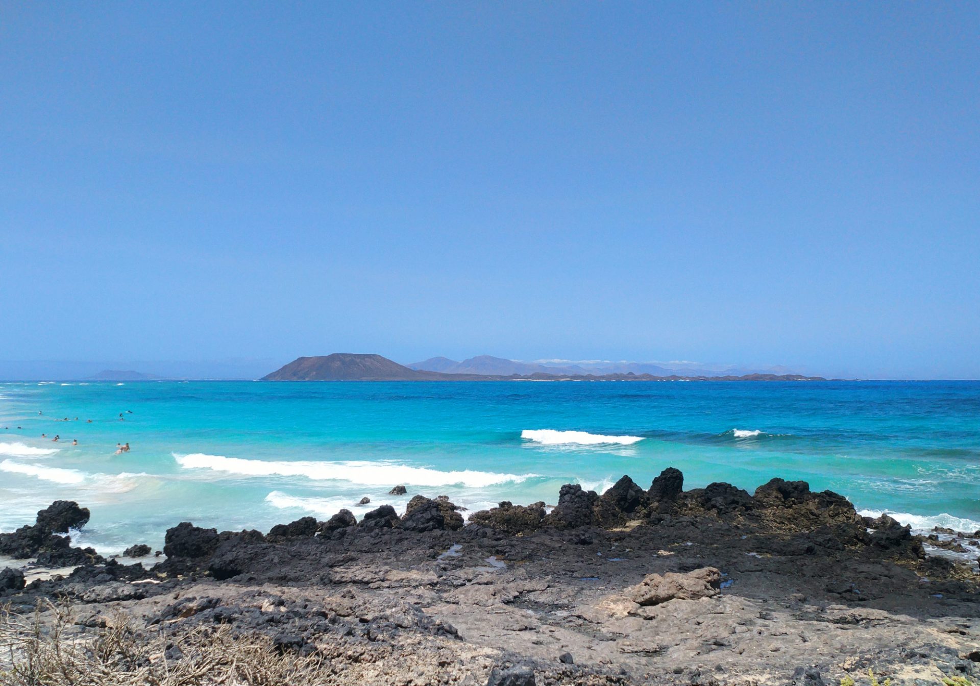 plaża Fuerteventura, Wyspy Kanaryjskie, widok na Lanzarote