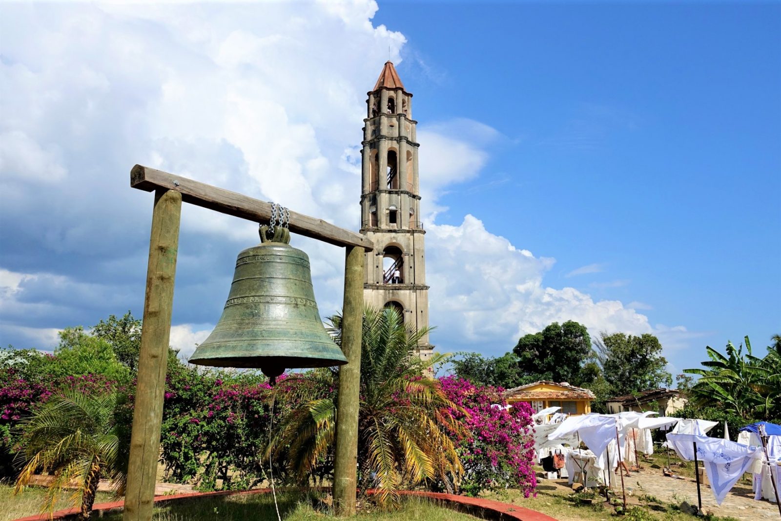 Dzwonnic, Manaca Iznaga, Valle de los Ingenios, Kuba, dawni plantatorzy, trzcina cukrowa, podróż z itaką