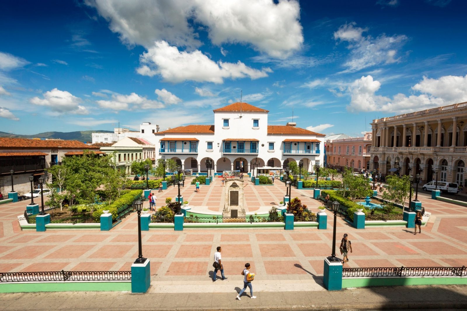 Parque Cespedes, zabytkowa architektura, Santiago de Cuba, Muzeum Dawnej Kuby, park Cespedesa, podróże z pasją, parada kostiumowa