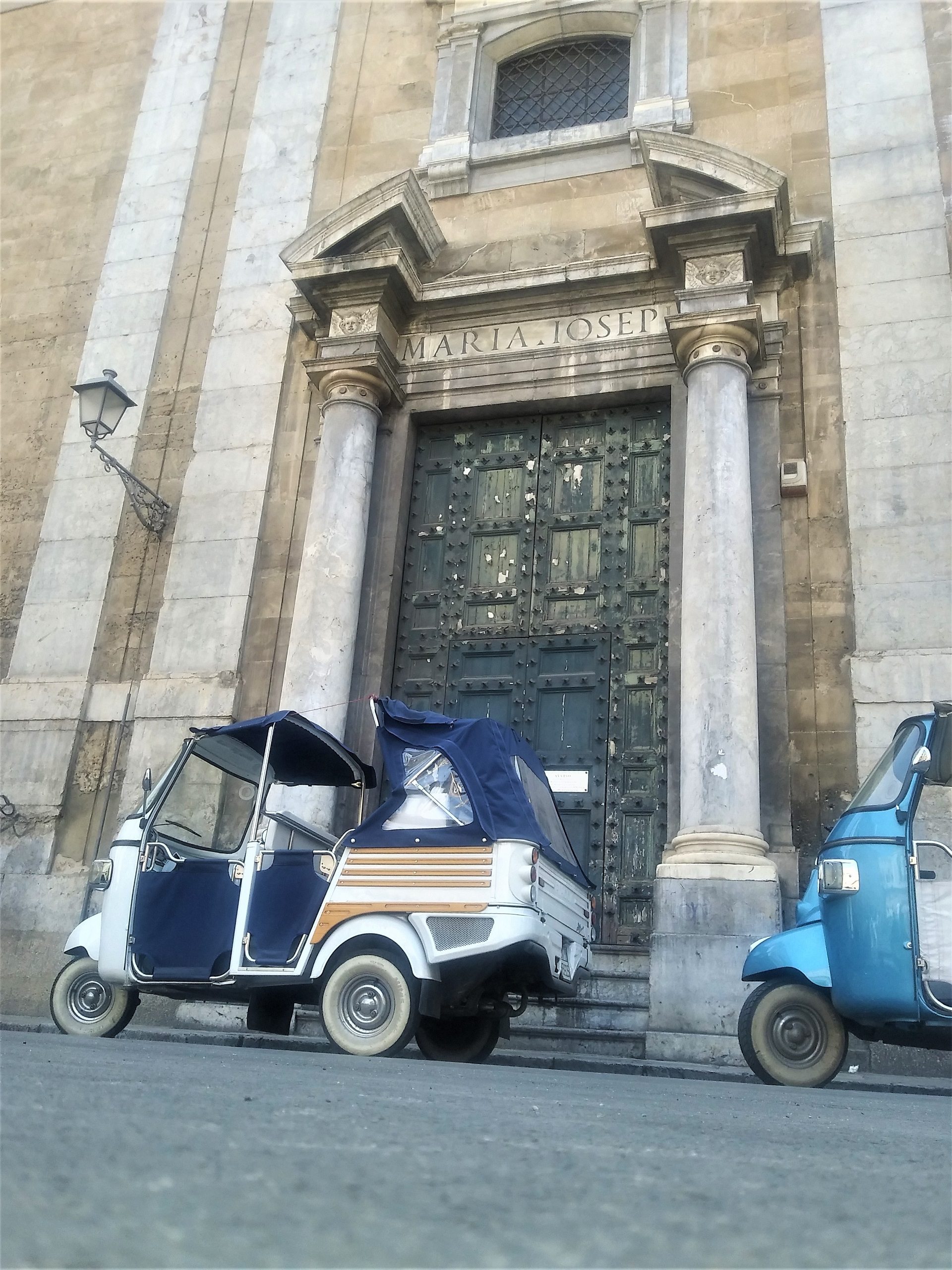 autoriksze, zwiedzanie Palermo, miejsca turystyczne, stary kościół