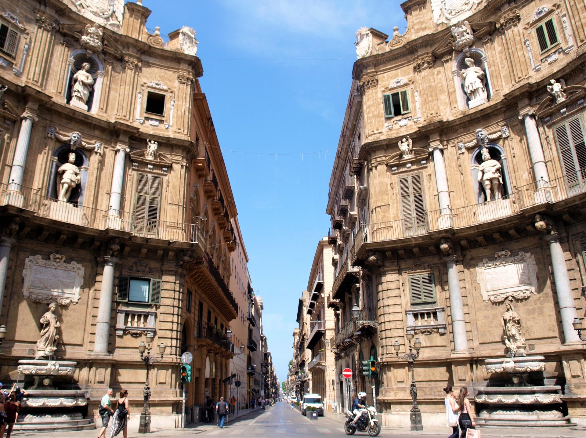 Quatro Canti, skrzyżowanie cztery rogi, atrakcje Palermo, architektura Sycylii