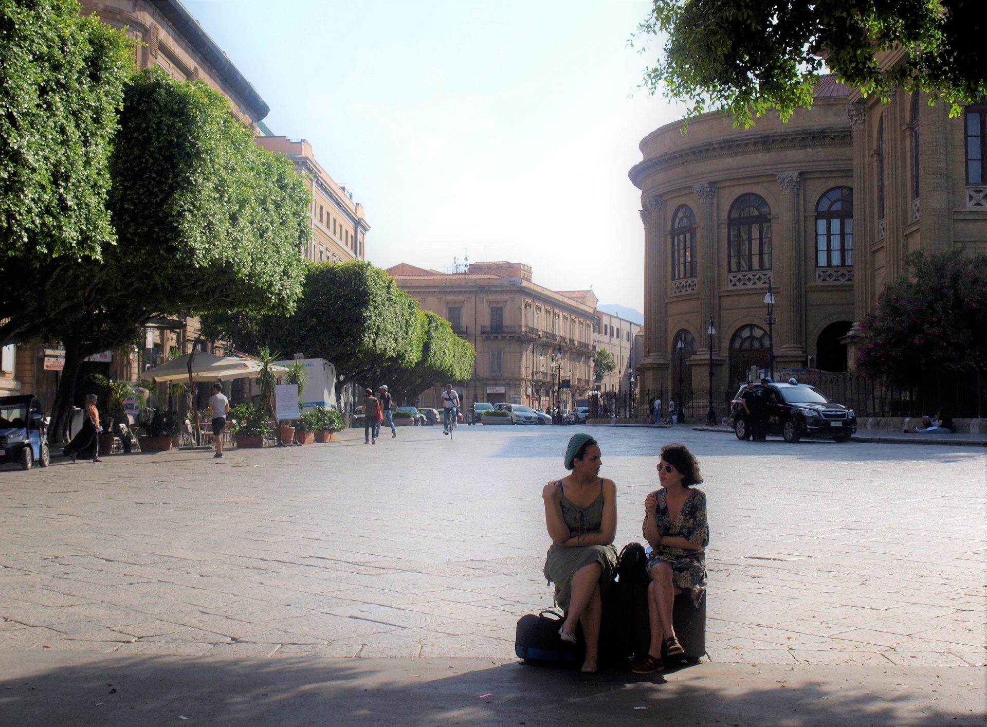 kobiety na Sycylii, place w Palermo, zwiedzanie, włoskie kobiety, teatro massimo