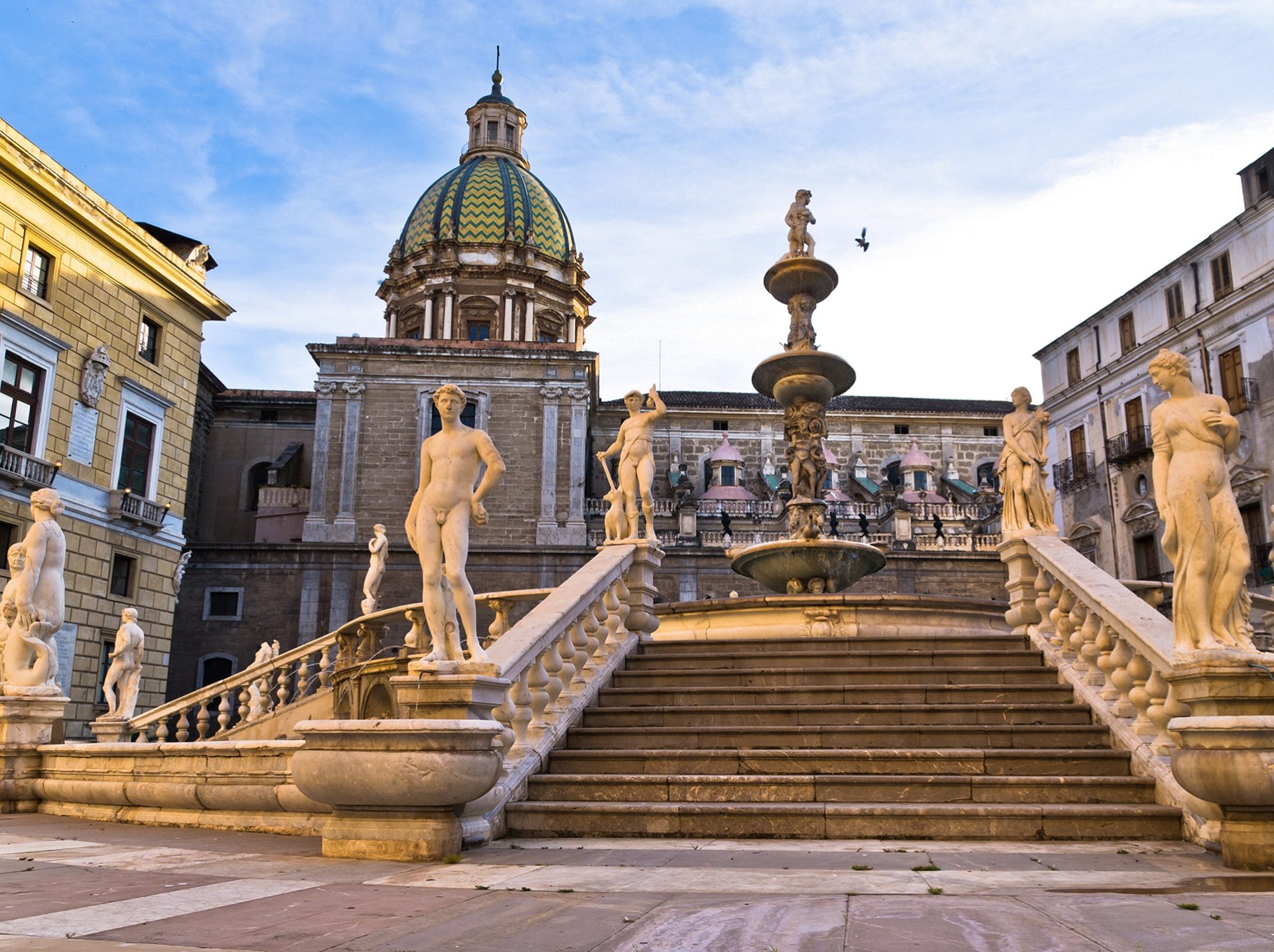 Piazza Pretoria, fontanna wstydu, architektura w Palermo, zabytki Sycylii