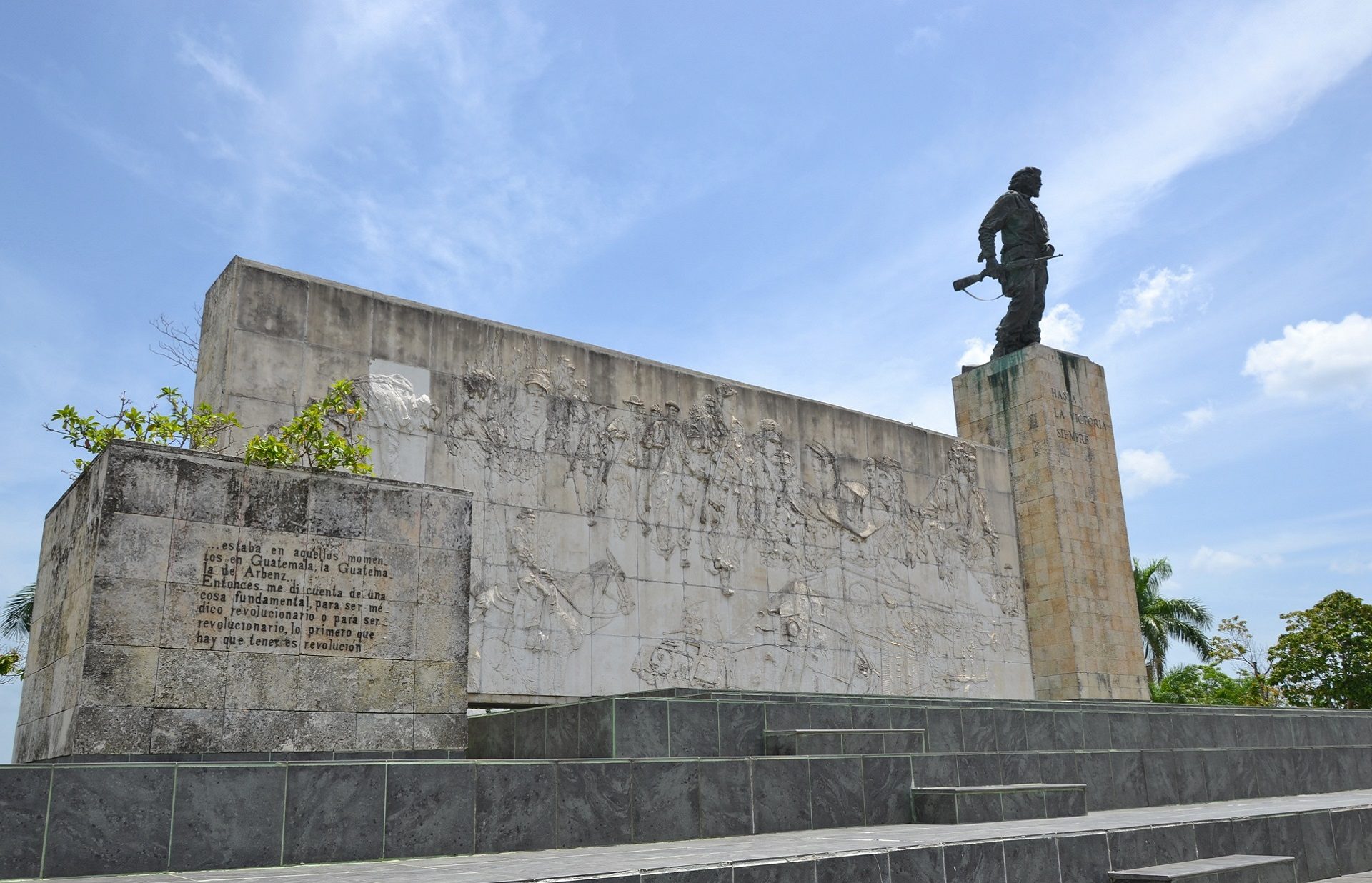 Główny plac z Santa Clara, miejsca pamięci o rewolucji kubańskiej, zabytki Kuby, pomnik Che Guevary