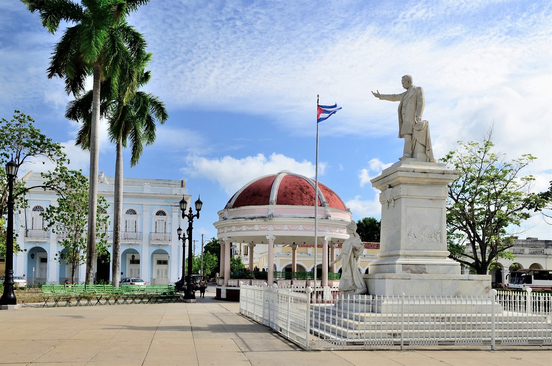 plac miejski w Cienfuegos, pomnik Jose Martiego, najpiękniejsze miejsca na Kubie, kolonialna architektura