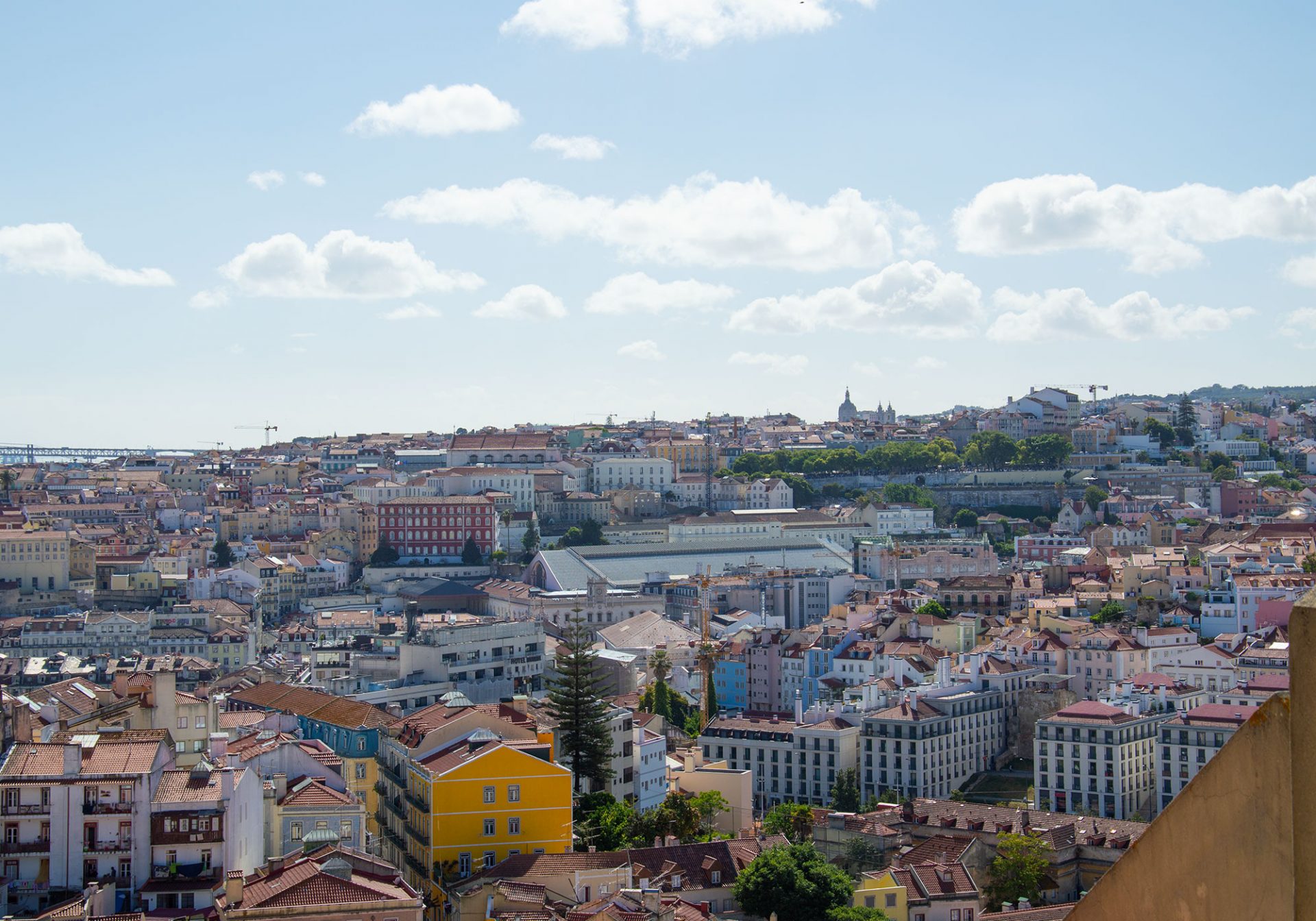 Lizbona z Miradouro Sophia de Mello Breyner Andresen