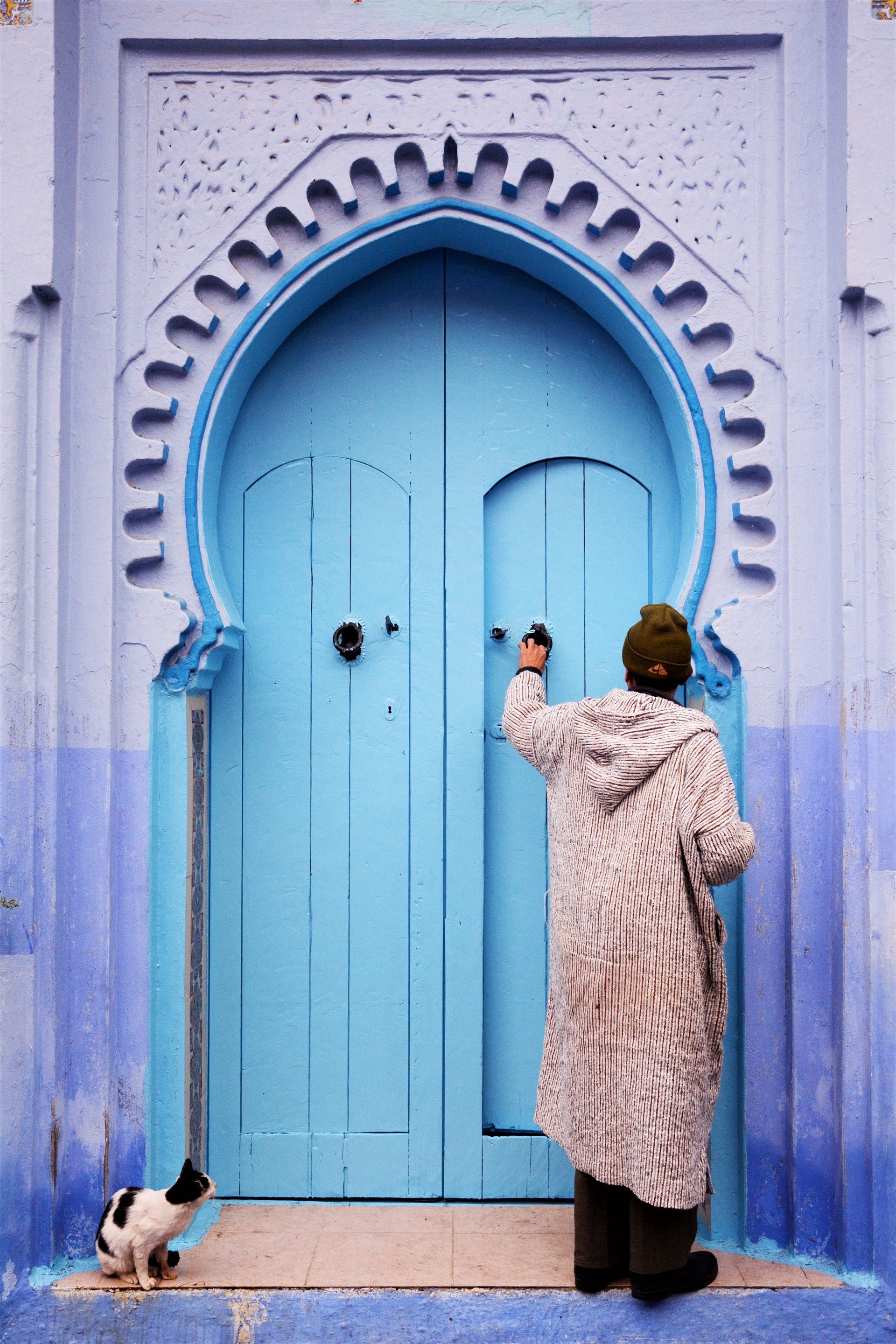 błękitne drzwi w medynie w Szafszawanie