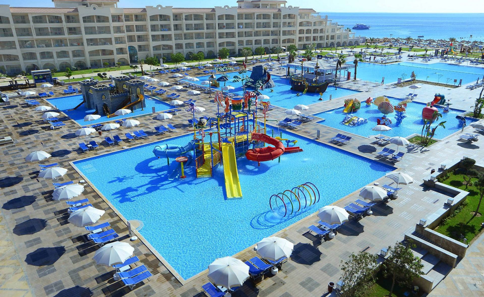 Albatros White Beach Resort Egipt Hurghada baseny w ofercie hotelu, hotel dla rodzin z dziećmi