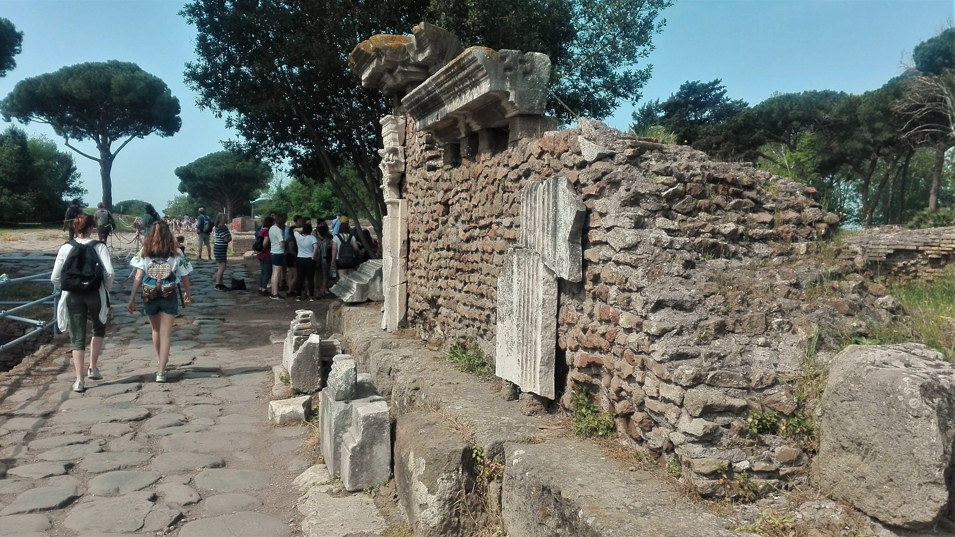 Ruiny starożytnego miasta Ostia Antica w nadmorskiej dzielnicy Rzymu