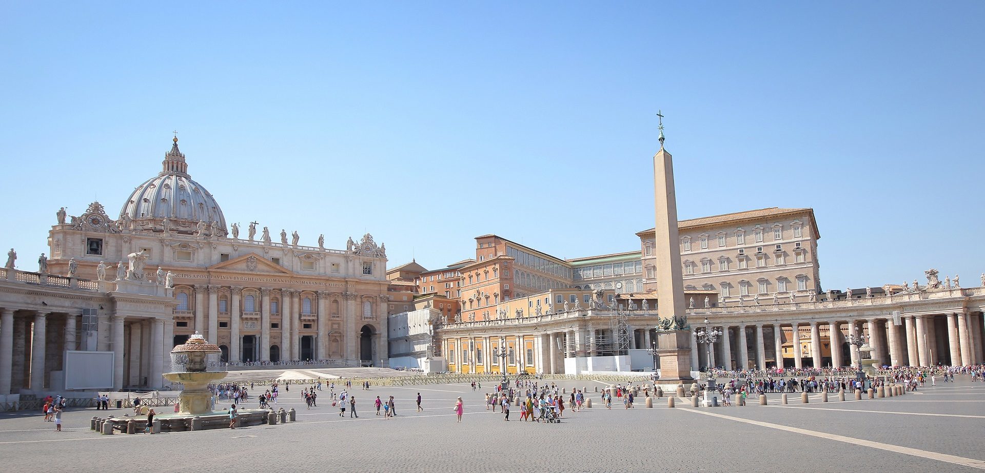 Panorama placu świętego Piotra w Watykanie