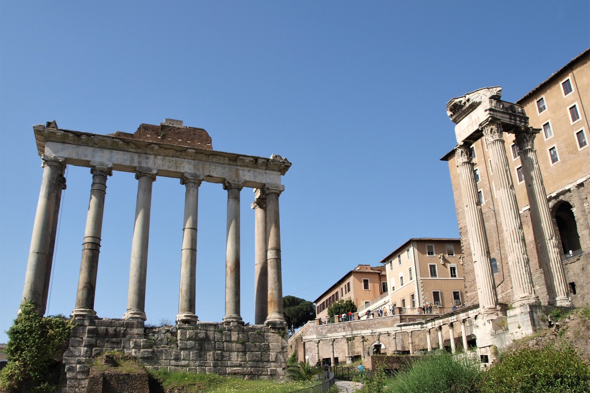 Pozostałosci po jednej ze światyń na Forum Romanum w Rzymie