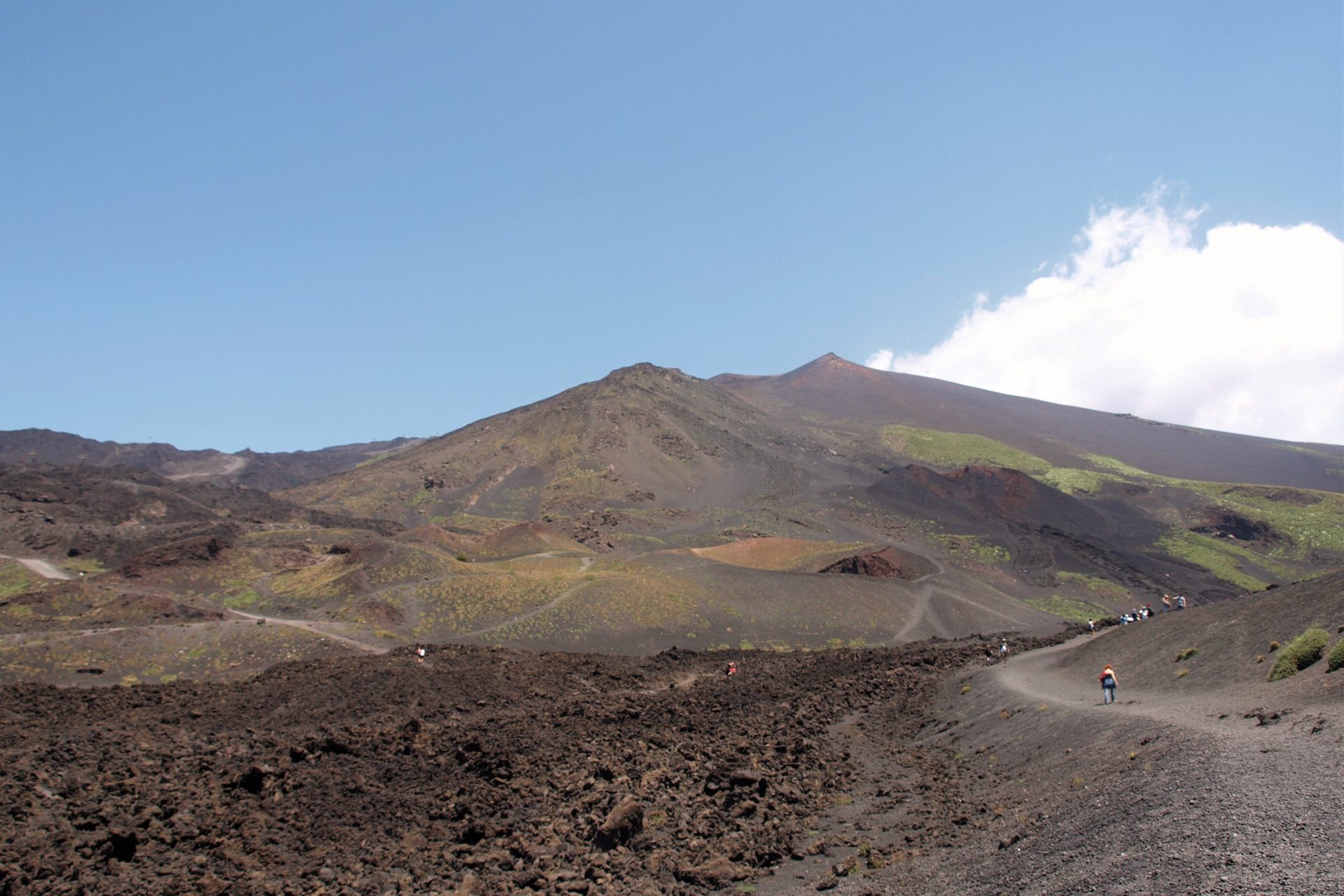 krajobraz wulkaniczny na Etnie najwięszym czynnym wulkanie Europy