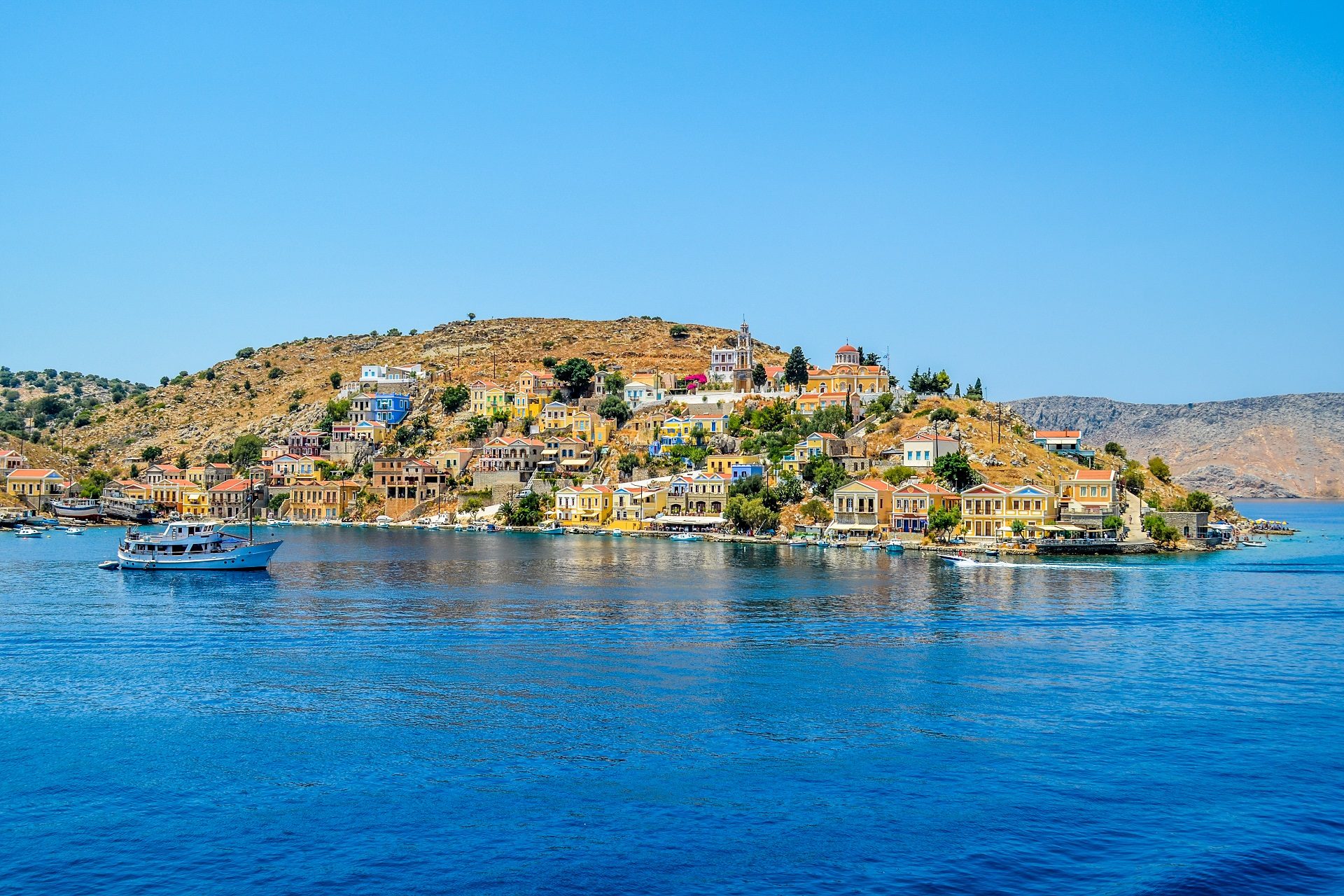 Miasto kaskadowo położone na wzgórzu na wyspie Rodos w Grecji