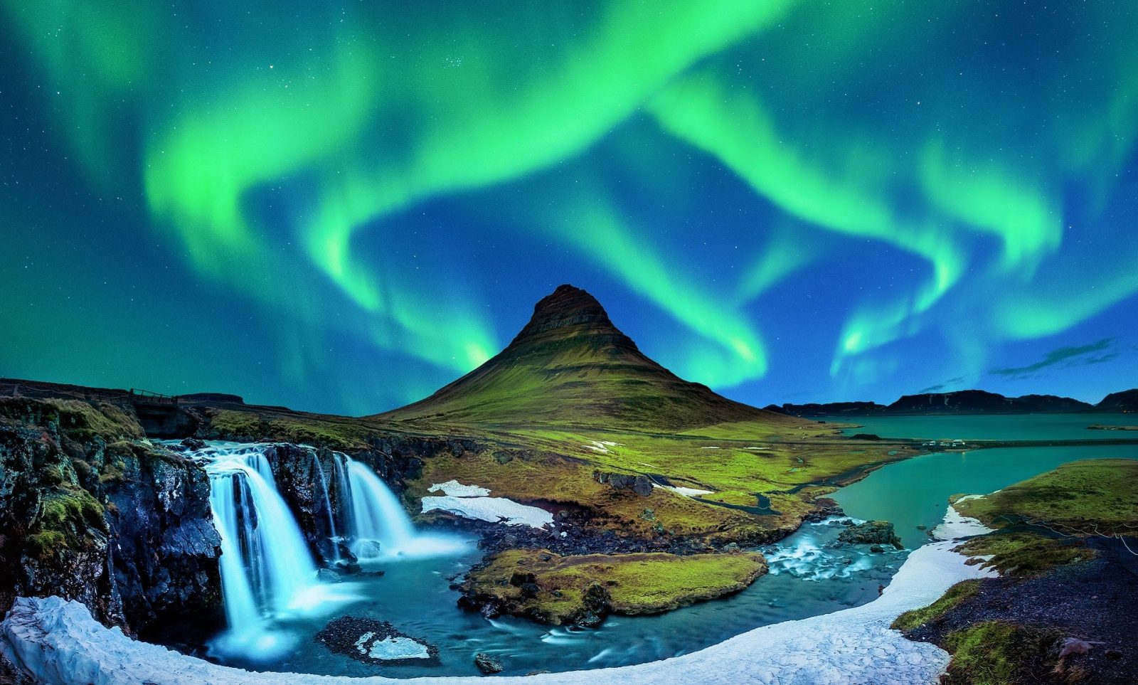 wodospady i zorza polarna na Islandii