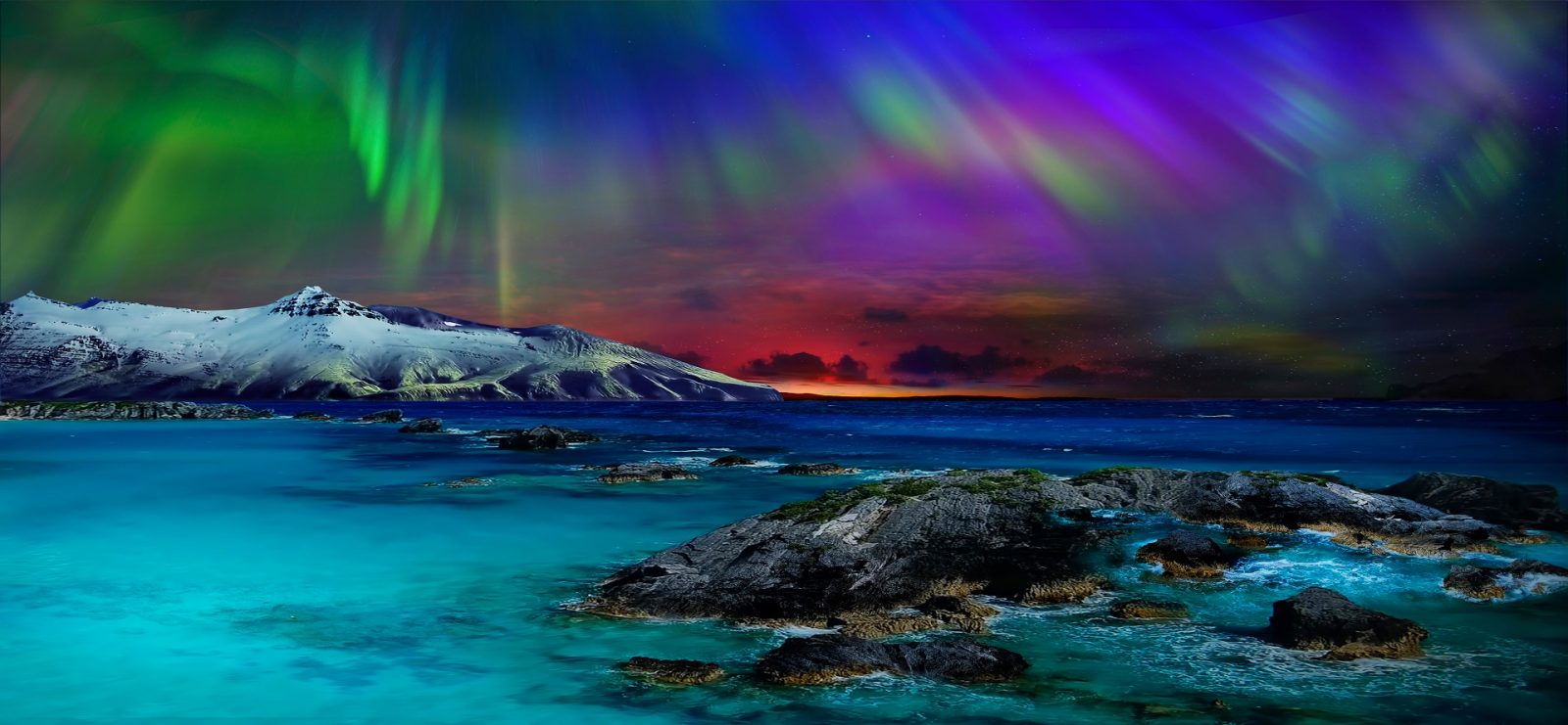 piekna kolorowa zorza polarna w Islandii