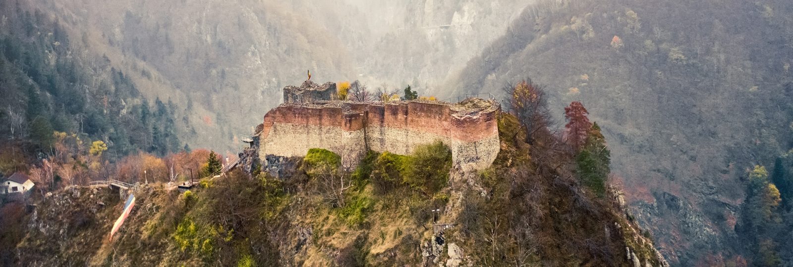 Ruiny zamku w Poineari