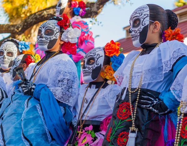 Jak wyglądają tradycje na świecie w dzień Wszystkich Świętych?